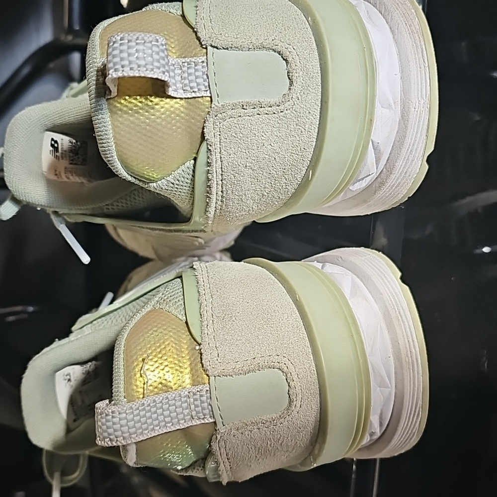 Women's New Balance - Picture 4 of 6